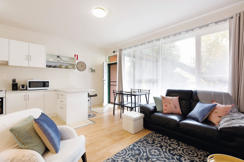 Lounge to door flat 3 web 3-25InkermanStNewington_0095 (1)